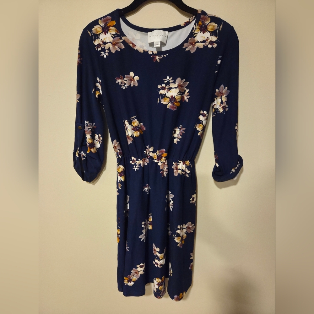 French Grey Navy Floral Quarter Sleeve Dress Size Small